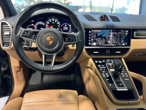 Used 2023 Porsche Cayenne Platinum Edition image 23