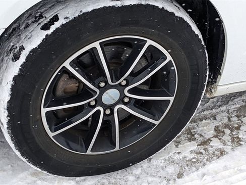 Used 2015 Dodge Grand Caravan SE image 10