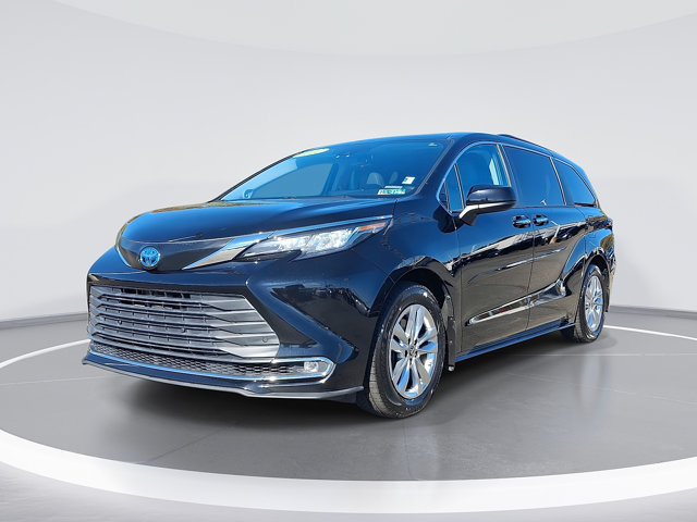Used 2022 Toyota Sienna XLE w/ XLE Plus Package AWD/4WD image 1