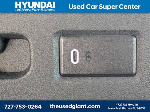 Used 2022 GMC Yukon XL Denali w/ Denali Premium Package image 18