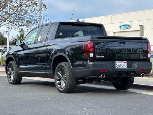 Used 2025 Honda Ridgeline Sport image 5