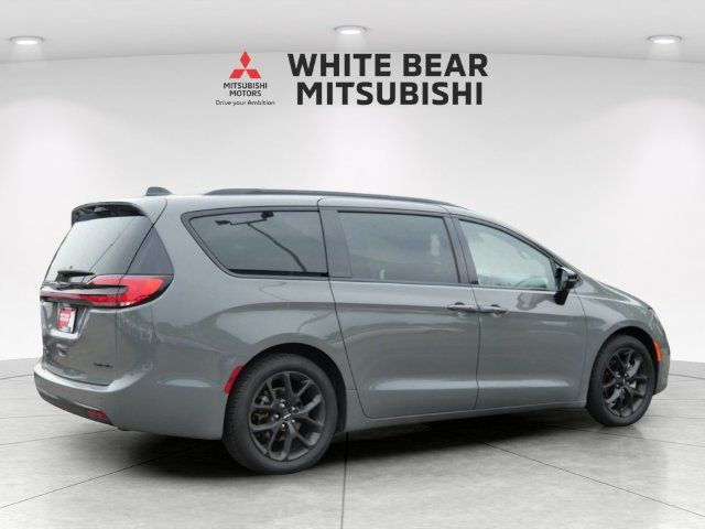 Used 2025 Chrysler Pacifica Limited FWD image 5