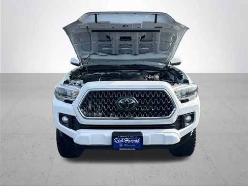 Used 2019 Toyota Tacoma TRD Sport image 4
