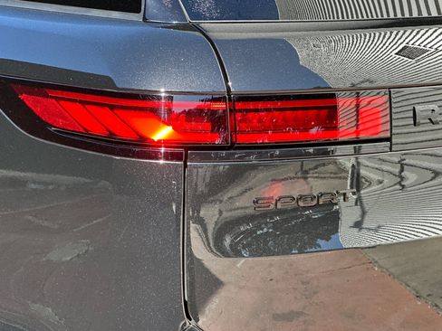 Used 2026 Land Rover Range Rover Sport Dynamic SE image 14