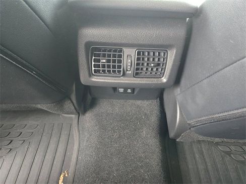 Used 2025 Toyota Camry SE image 12