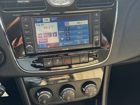 Used 2011 Chrysler 200 Limited FWD image 11