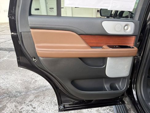 Certified 2024 Lincoln Navigator Reserve image 12