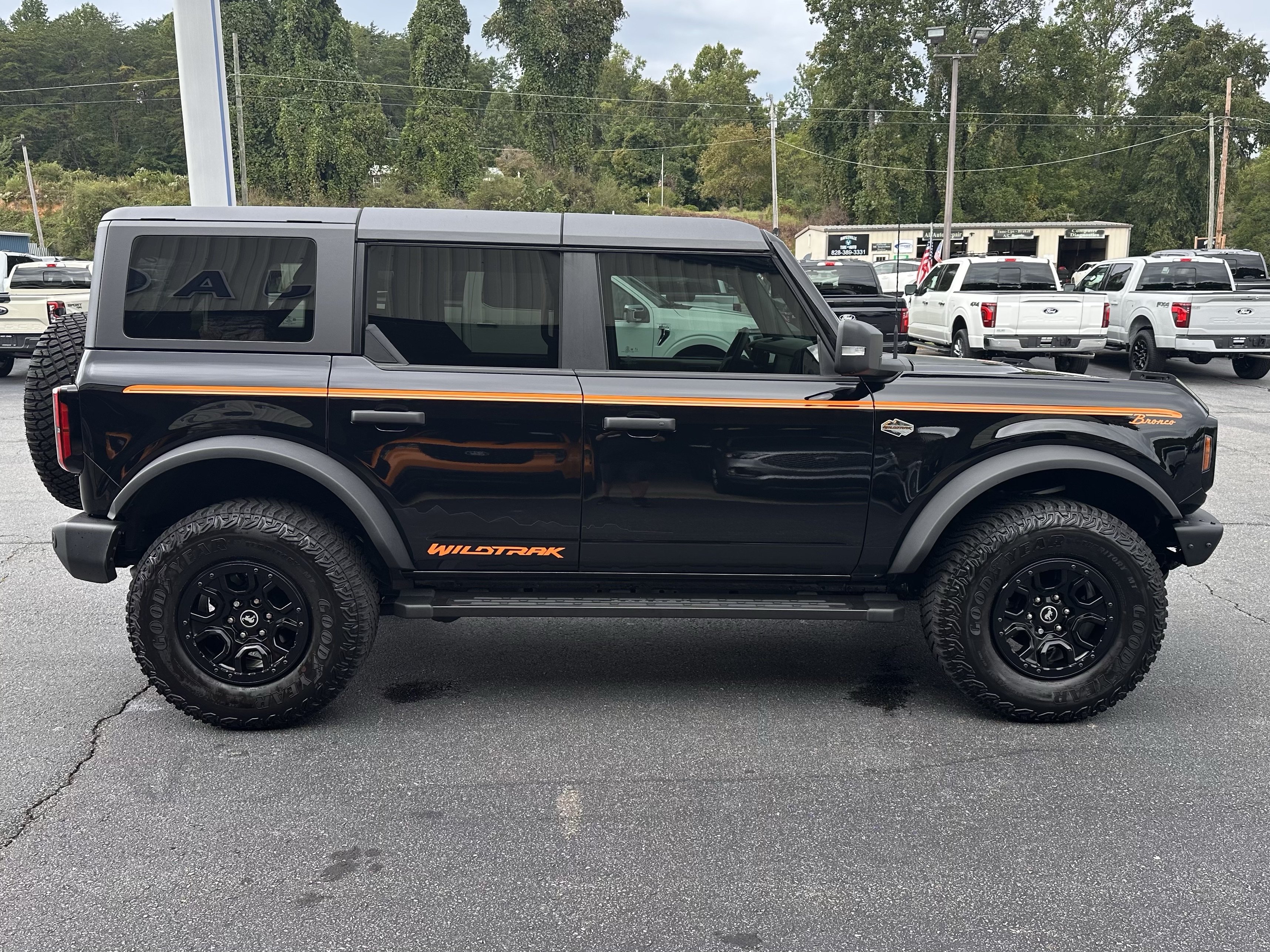Certified 2024 Ford Bronco Wildtrak AWD/4WD image 5