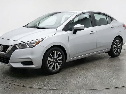 Used 2025 Nissan Versa SV image 3