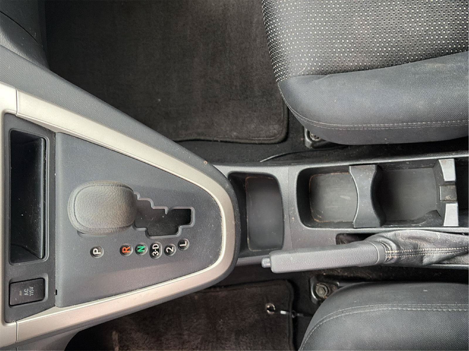 Used 2009 Pontiac Vibe w/ Preferred Package FWD image 29