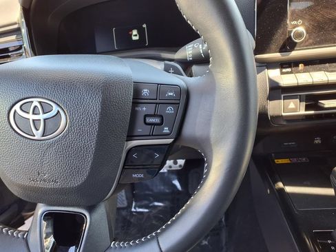 Used 2025 Toyota Camry SE FWD image 15