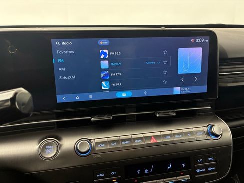 Used 2025 Hyundai Kona SEL image 16