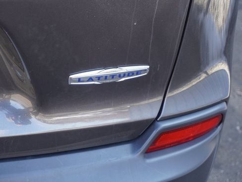 Used 2019 Jeep Cherokee Latitude Plus w/ Comfort/Convenience Group image 8