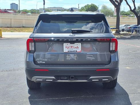 Certified 2025 Ford Explorer Active w/ Active Comfort Package RWD image 7