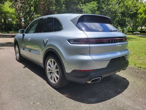 Used 2024 Porsche Cayenne AWD/4WD image 7
