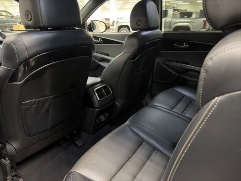 Used 2019 Kia Sorento SX image 13