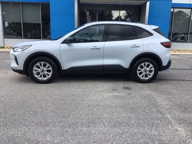 Used 2025 Ford Escape Active AWD/4WD image 2