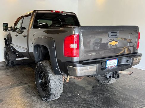 Used 2011 Chevrolet Silverado 2500 LT w/ Interior Plus Package AWD/4WD image 4