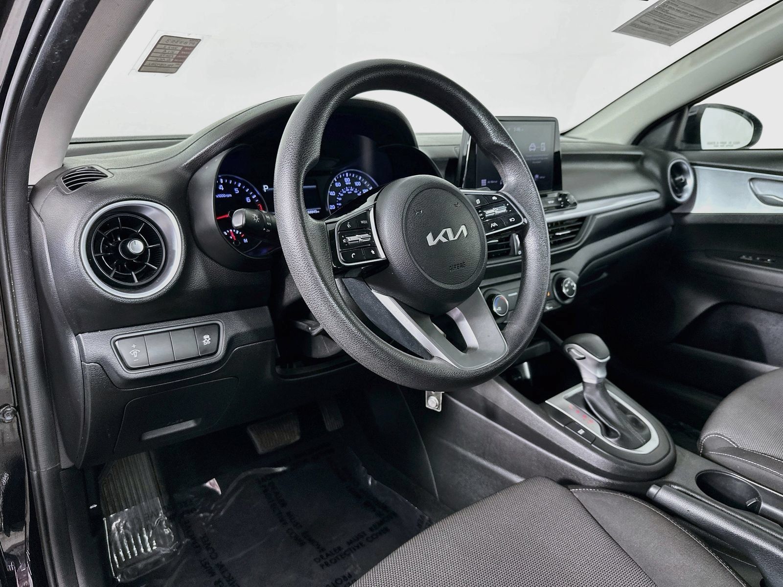 Used 2023 Kia Forte LXS FWD image 9