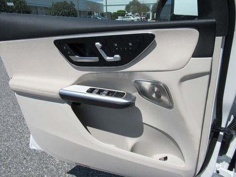 Used 2025 Mercedes-Benz GLC 300 image 18