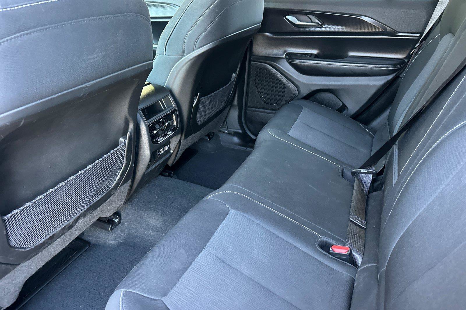 Used 2025 Jeep Grand Cherokee Laredo X w/ Luxury Tech Group I AWD/4WD image 11