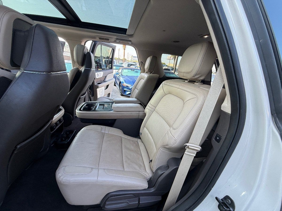 Used 2022 Lincoln Navigator Reserve AWD/4WD image 22