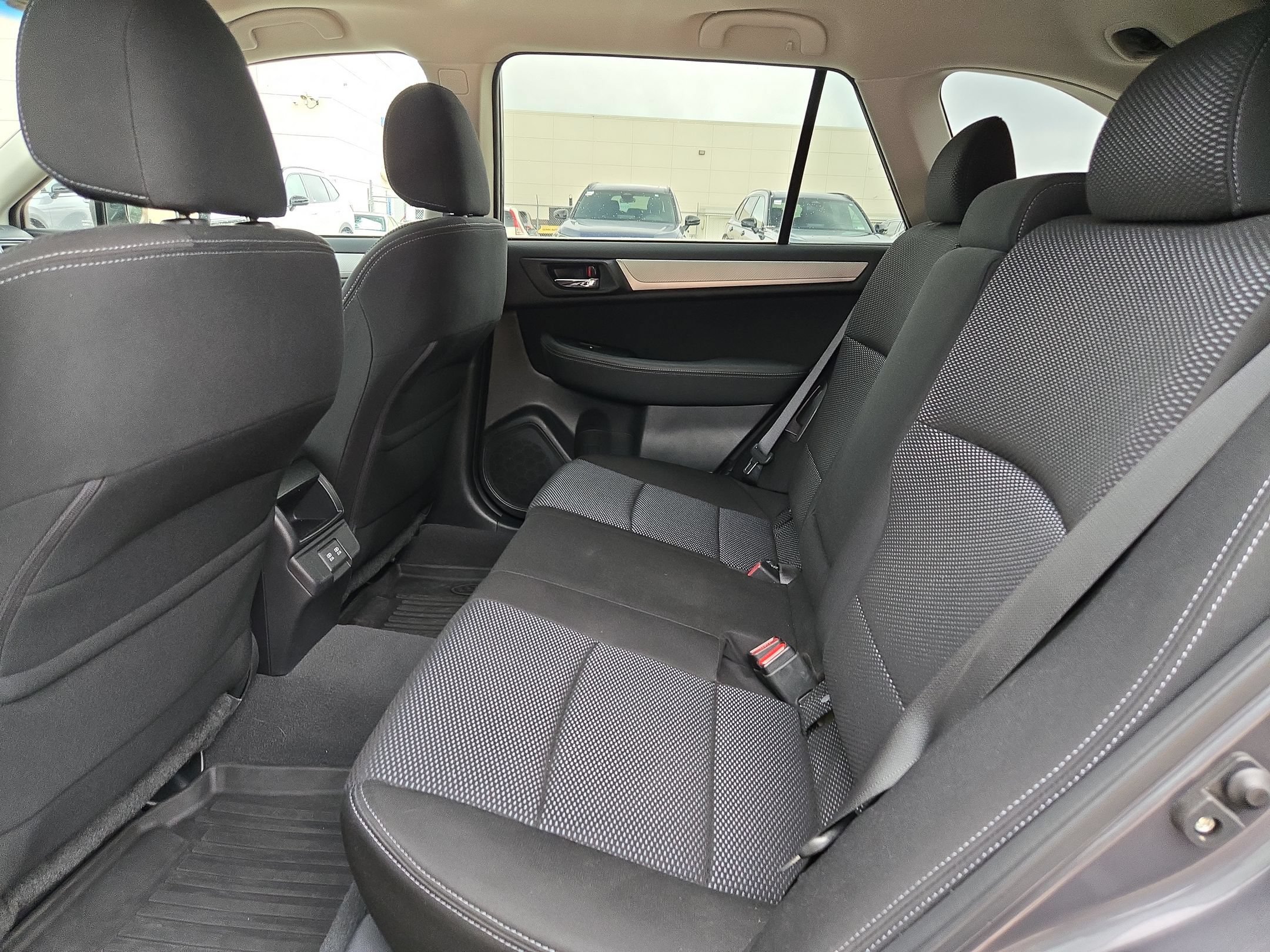 Used 2019 Subaru Outback 2.5i Premium w/ Popular Package #2 AWD/4WD image 14