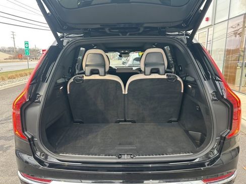 Used 2025 Volvo XC90 B5 Plus image 11