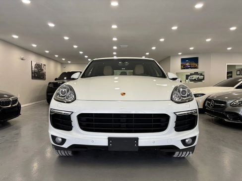Used 2017 Porsche Cayenne Platinum Edition w/ Premium Package (PJV) image 2