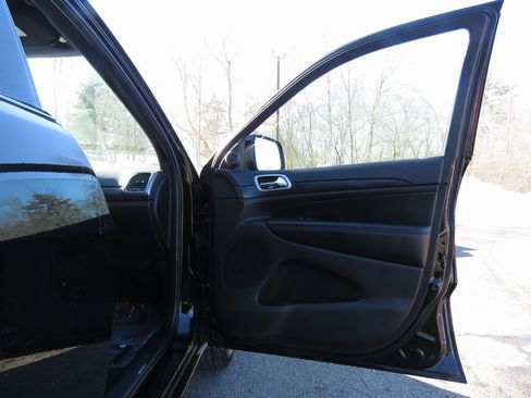 Used 2020 Jeep Grand Cherokee Altitude image 12