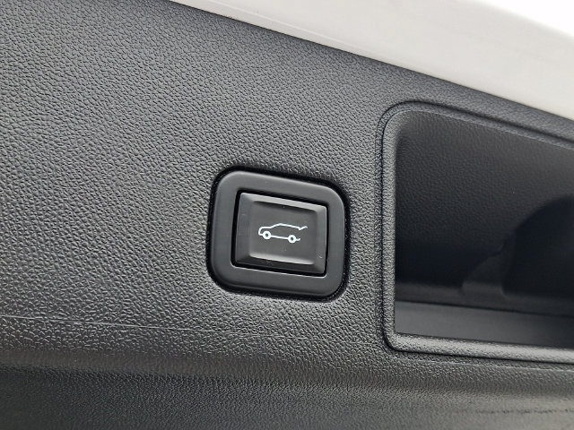 Certified 2021 GMC Terrain SLT w/ LPO, Dark Accent Package AWD/4WD image 29