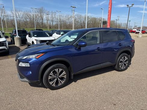 Used 2023 Nissan Rogue SV image 4