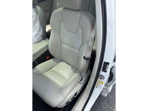 Used 2024 Volvo XC60 B5 Core AWD/4WD image 5