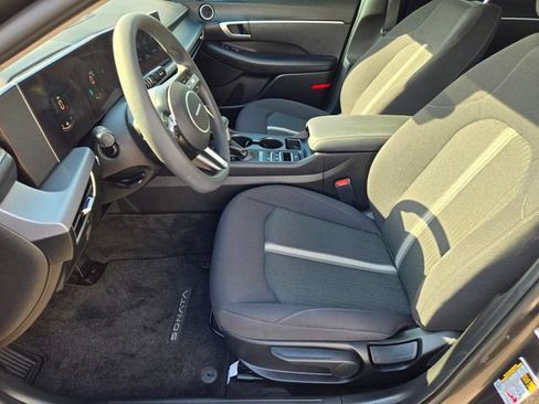 Used 2025 Hyundai Sonata SE FWD image 10