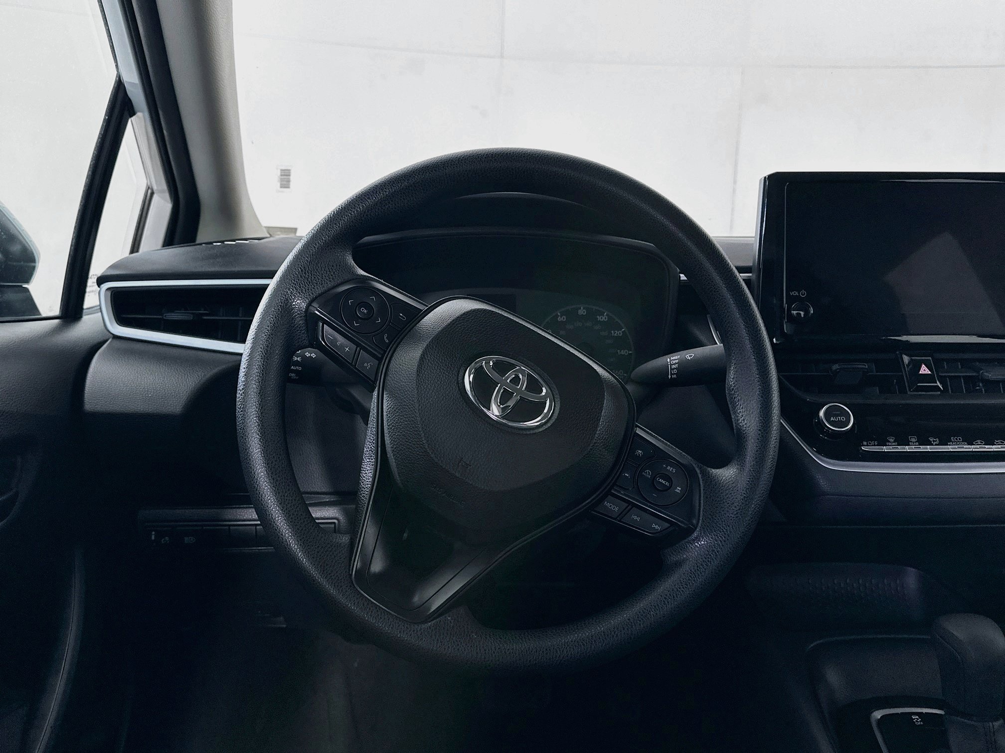 Used 2025 Toyota Corolla LE FWD image 17