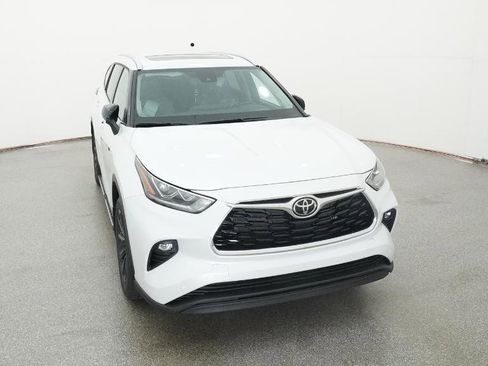 New 2026 Toyota Highlander AWD image 14