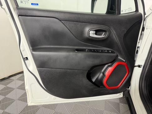 Used 2023 Jeep Renegade Trailhawk w/ Trailhawk Elite Group image 19