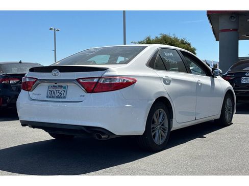 Used 2015 Toyota Camry SE image 5