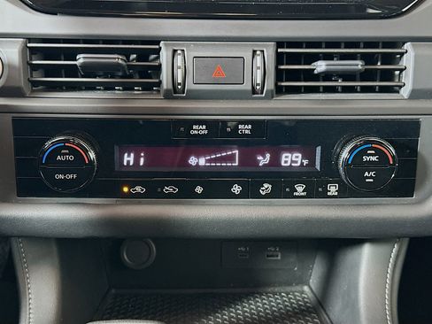 Used 2024 Nissan Pathfinder S image 23