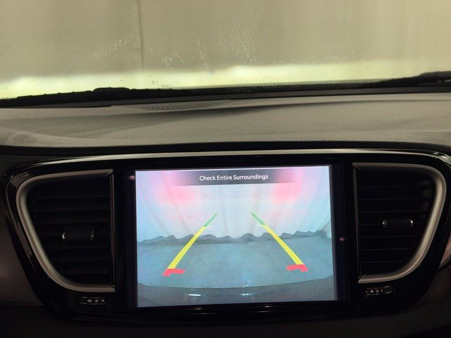 Used 2025 Chrysler Pacifica Select FWD image 25