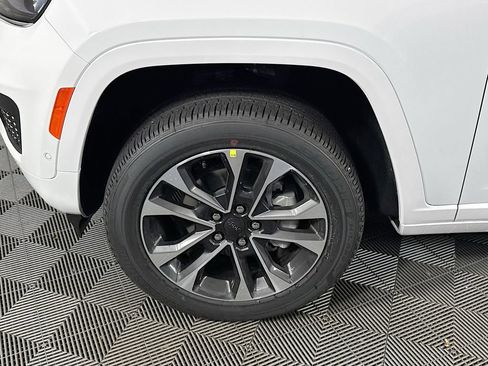 New 2025 Jeep Grand Cherokee Overland w/ Adv Protech Group III AWD/4WD image 29
