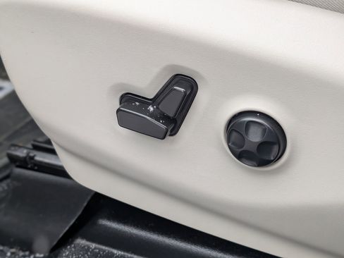 Used 2021 Chrysler Pacifica Touring-L image 42