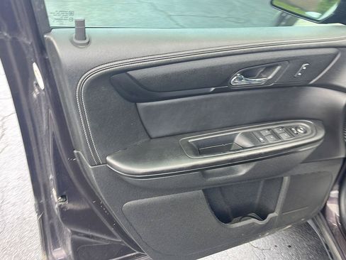 Used 2015 Chevrolet Traverse LT FWD image 17