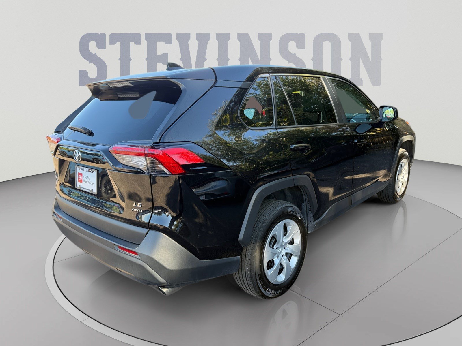 Used 2025 Toyota RAV4 LE AWD/4WD image 5