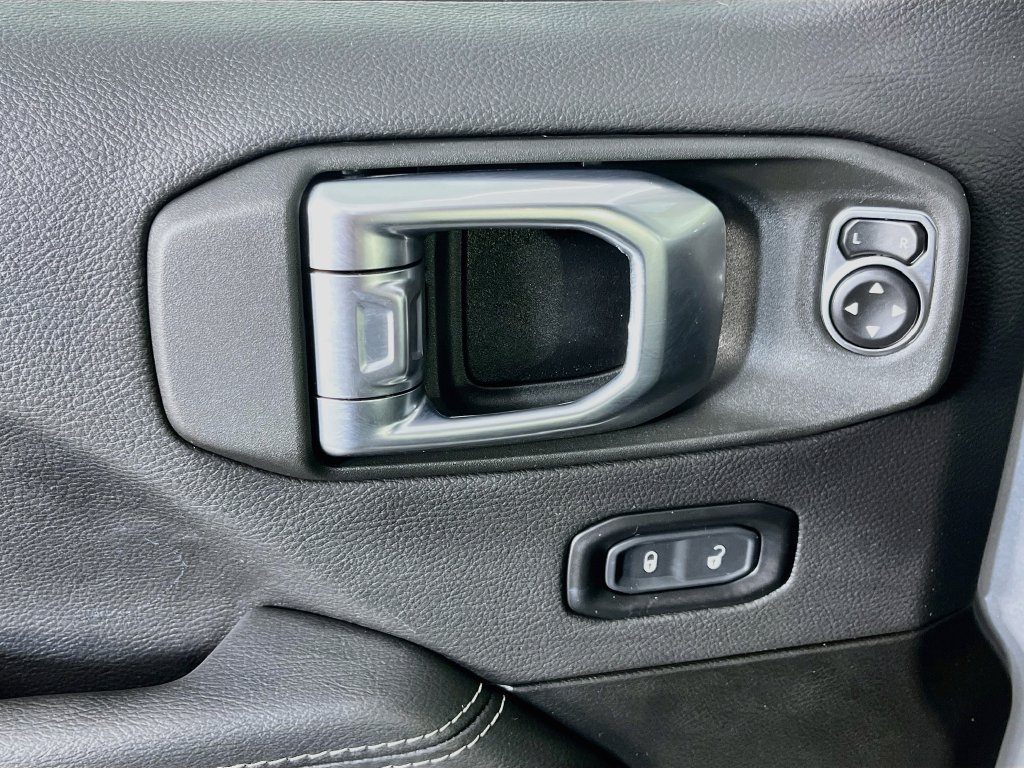 Used 2023 Jeep Wrangler Unlimited Sahara AWD/4WD image 24