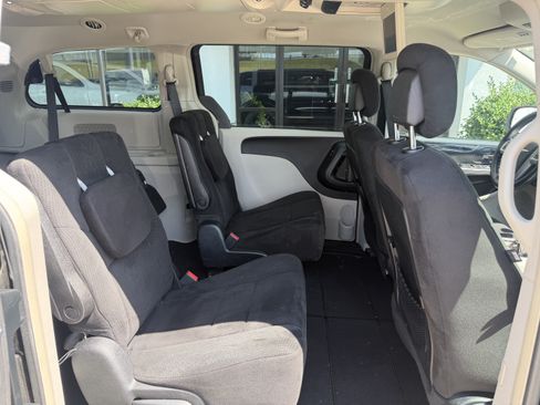 Used 2012 Chrysler Town & Country Touring w/ Entertainment Group #1 FWD image 25