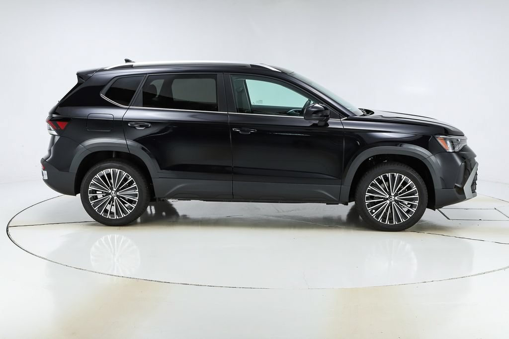 New 2026 Volkswagen Taos SE FWD image 10