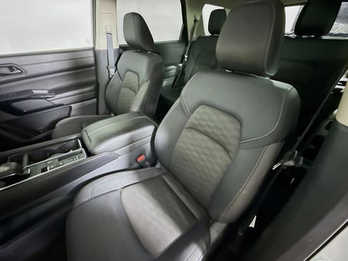 Used 2024 Nissan Pathfinder SV image 25