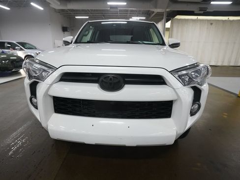 Used 2020 Toyota 4Runner SR5 AWD/4WD image 11