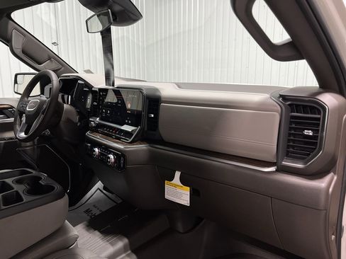 New 2026 GMC Sierra 1500 SLE image 28